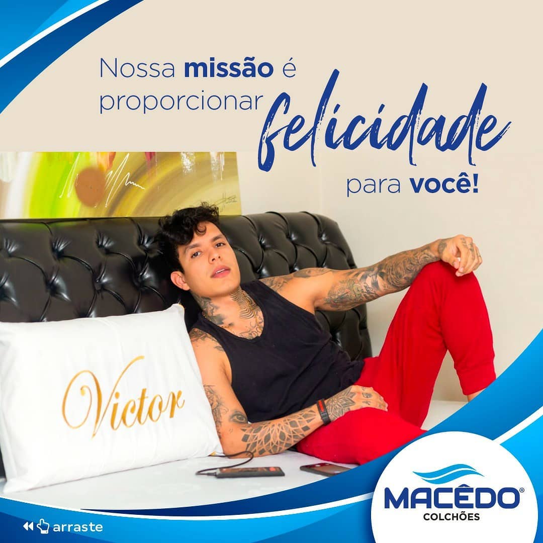 Cliente com colchão da Colchões Macedo